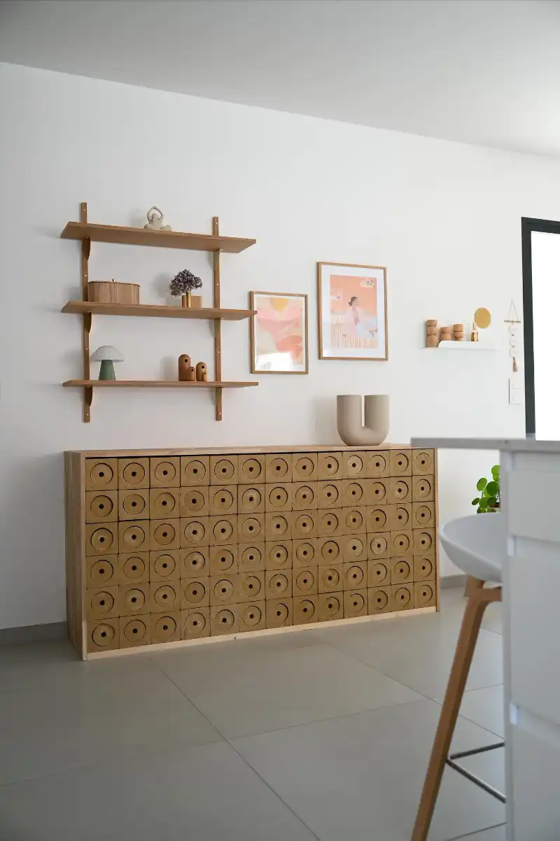 Cave à vin Design dans le salon d'une maison contemporain et intemporel