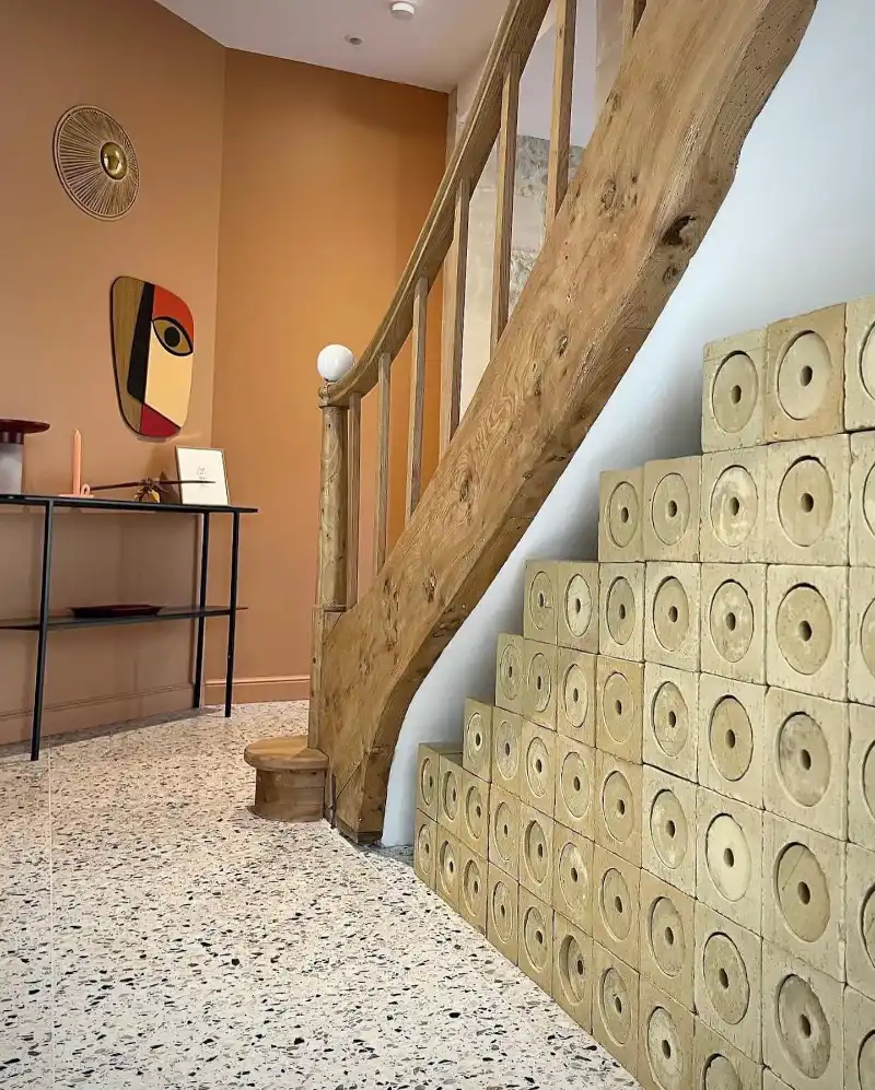 Cave à vin pour rénovation écologique grâce à l'argile, un matériau noble, brut et naturel