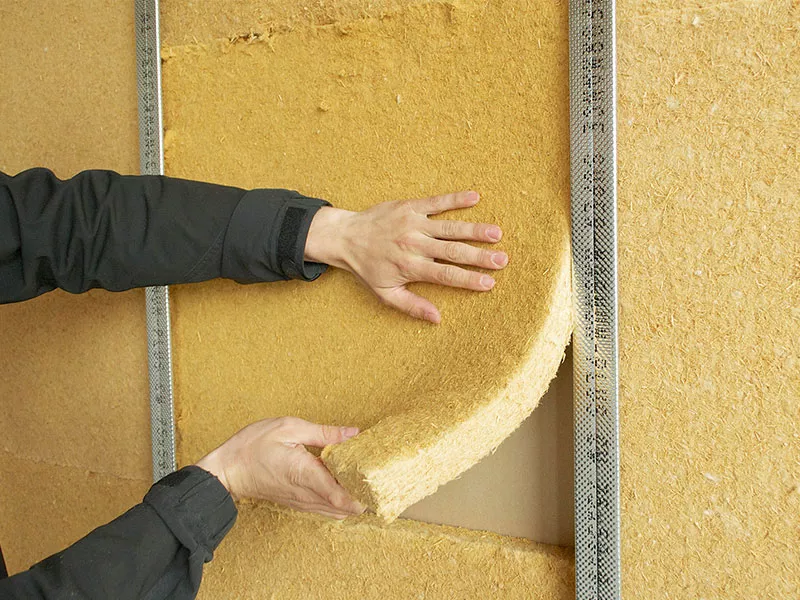 Isolation de mur par l'extérieur avec des panneaux Steico